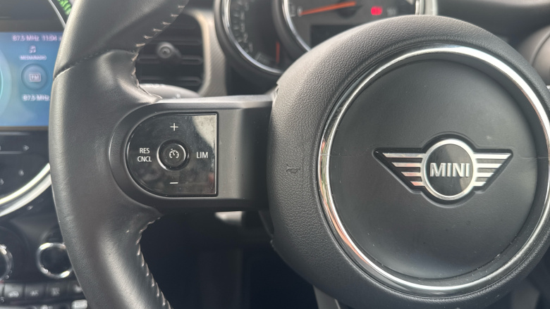 MINI Hatchback 1.5 Cooper Exclusive 5dr Auto Petrol Hatchback